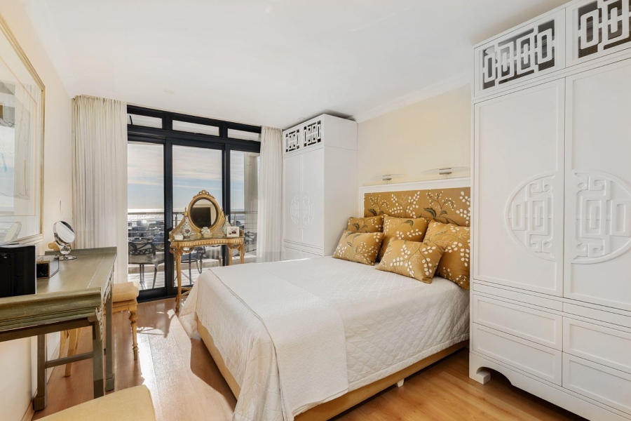 3 Bedroom Property for Sale in Sea Point Western Cape